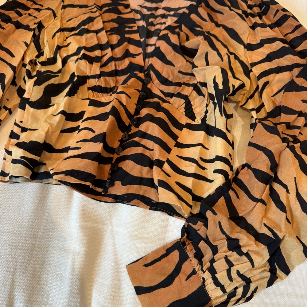 Realisation Par Kaia Silk Top in Tiger - Picture 6 of 10
